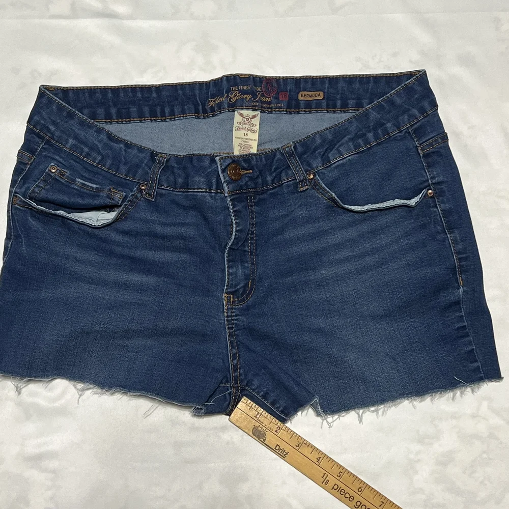 Faded Glory Womens Bermuda Jean Shorts Blue Denim Raw Hem Size 18 Stretch Cutoff